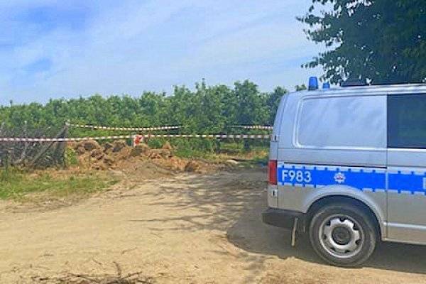 Akcja policji i saperów w gminie Sadkowice. Podczas budowy wodociągu odkryto niewybuch z Ii wojny światowej