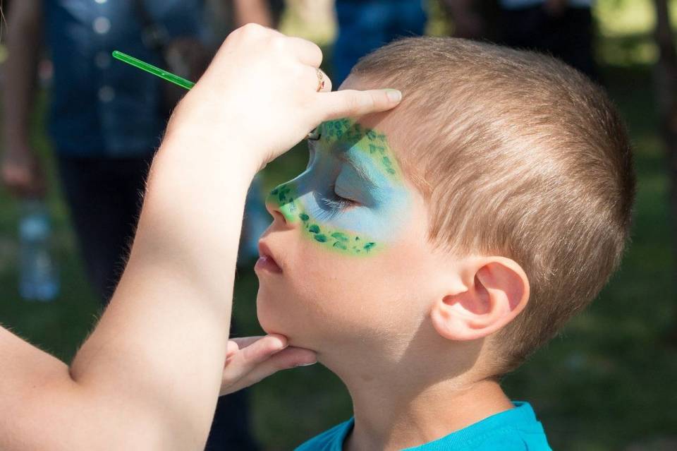 face-painting-2436885_1280