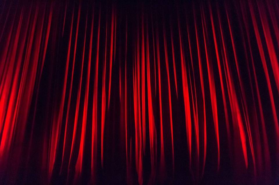 stage-curtain-660078_1280