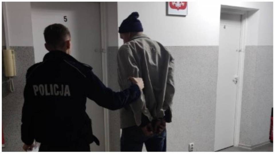 Okradł garaż, łupy schował w zaroślach, bo chciał zatrzeć ślady. Nie wyszło. 46-latkowi grozi nawet 5 lat