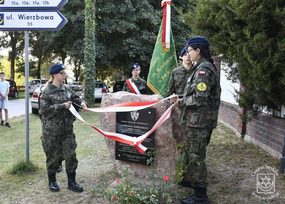 W Dobieszkowie odsłonięto tablicę pamiątkową