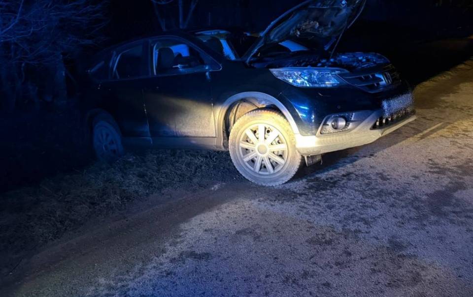 Unieruchomił go rów i znaczna ilość alkoholu - kierowca Hondy wydmuchał 4 promile...