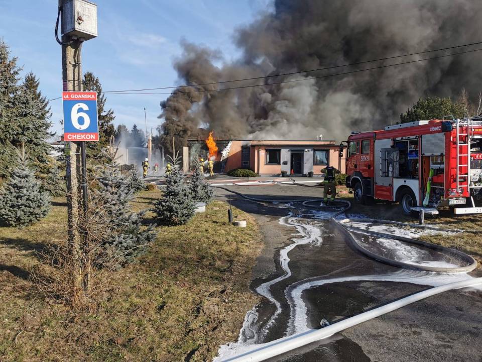 Strażacy podsumowali wczorajszy pożar w Słowiku. W akcji ponad 20 zastępów, znamy wstępną przyczynę