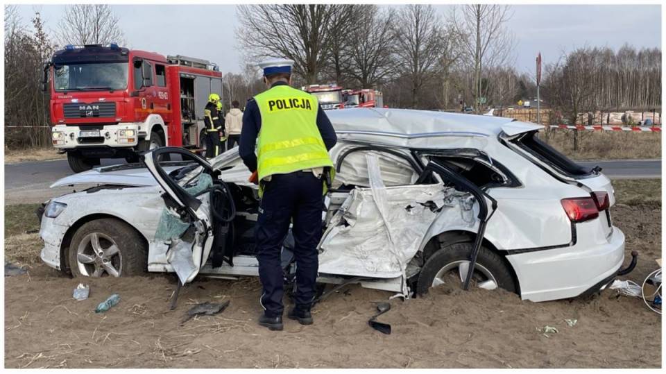 Koszmarny wypadek w gminie Zelów, policja wstępnie komentuje przebieg zdarzenia [Foto, wideo]