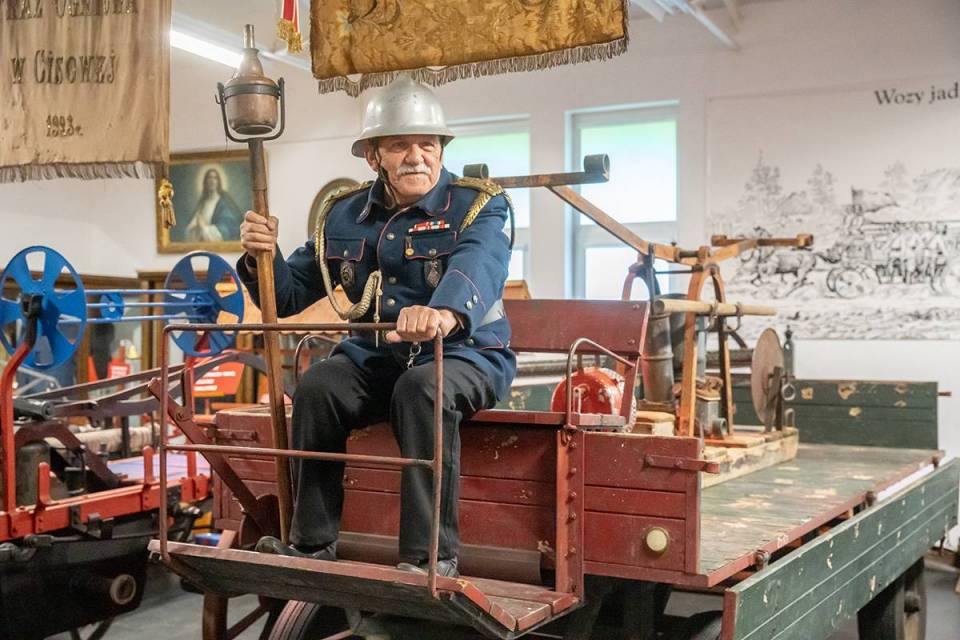 Tak kiedyś gasiło się pożary! Niezwykła, strażacka historia w niezwykłym miejscu - Centrum Historyczno-Edukacyjne Ziemi Łódzkiej w Wolborzu zaprasza! [Foto]