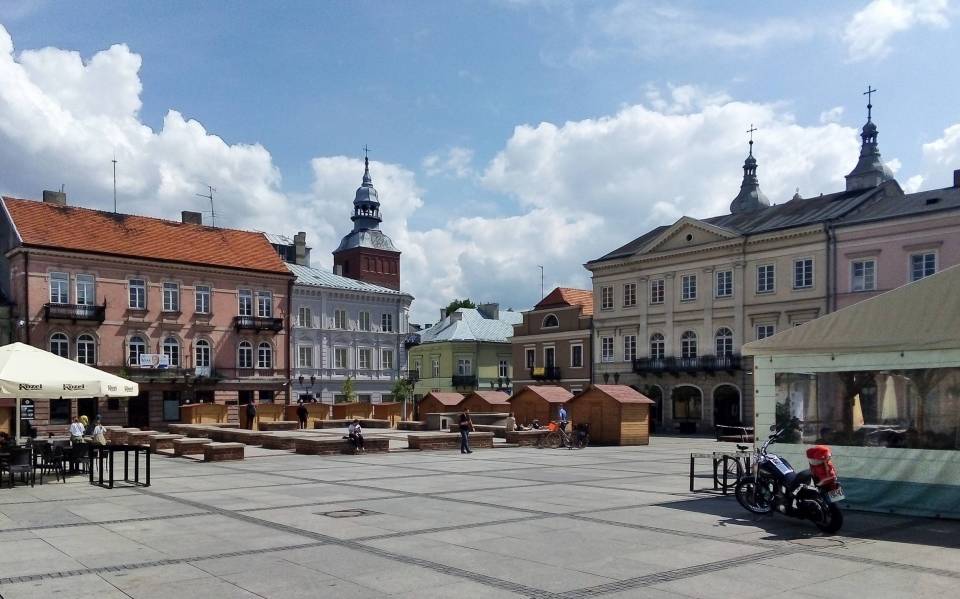 Market_Square_in_Piotrkow_01