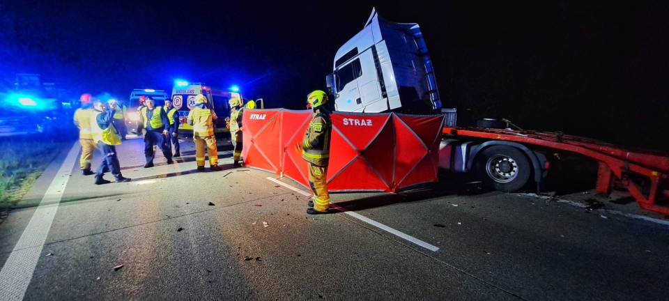 Tragiczny wypadek na S8. Nie żyje kierowca ciężarówki. Ekspresówka cały czas zablokowana [Foto]