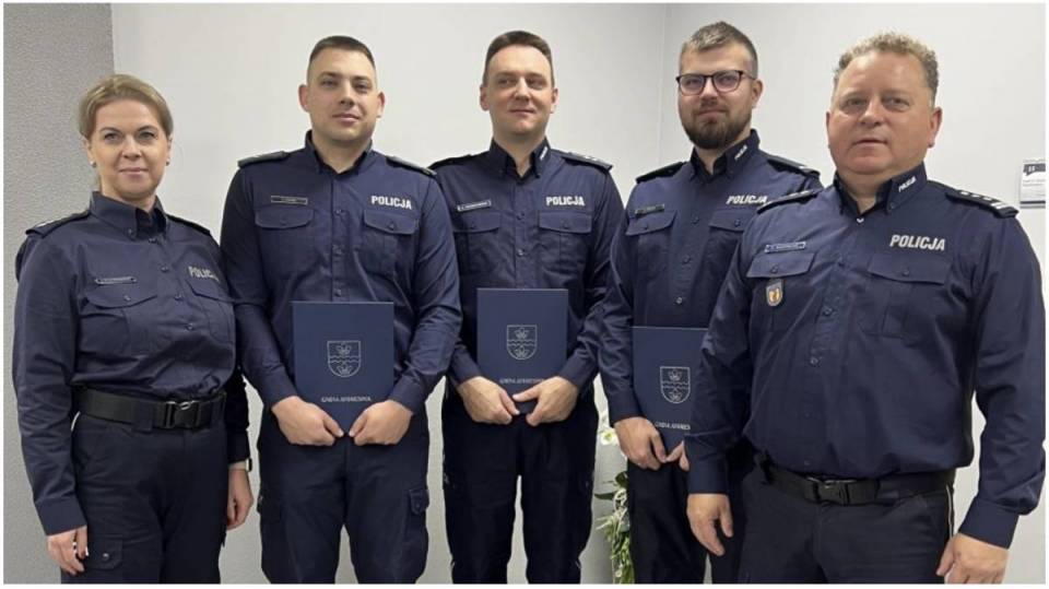 Groza w ośrodku wypoczynkowym! Policjanci zapobiegli tragedii w Wiśniowej Górze - wójt nagrodził ich błyskawiczną akcję