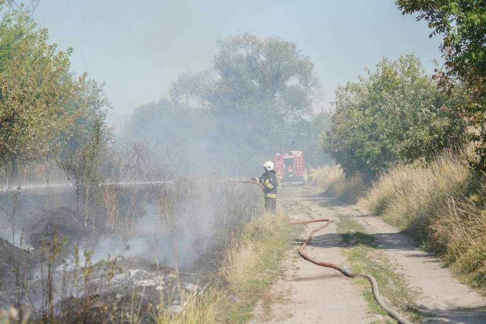 Powiat piotrkowski: Dwa niebezpieczne pożary! Ludzie gasili płomienie konewkami!