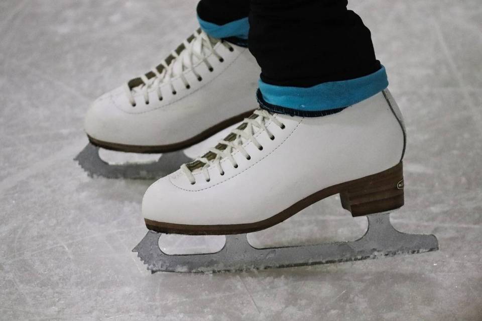 skates-4199003_1280